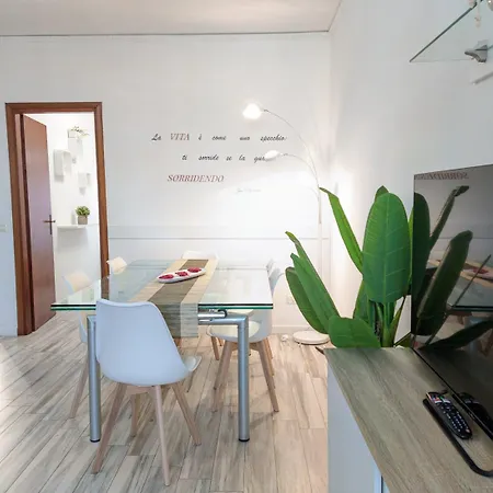 Due Laghi Appartments Daire *